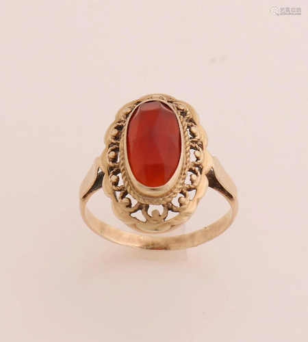 Yellow gold ring, 585/000, with carnelian. Ring with an