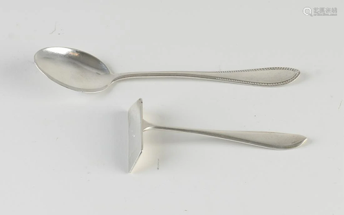 800/000 Silver children's spoon, handle with pearl rim