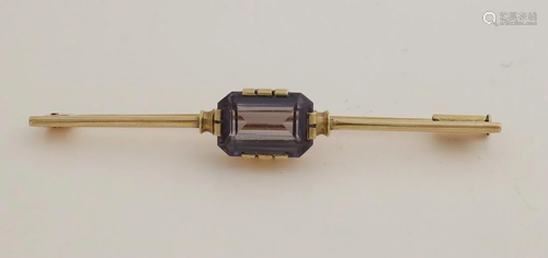 Yellow gold bar brooch, 585/000, with amethyst. Narrow