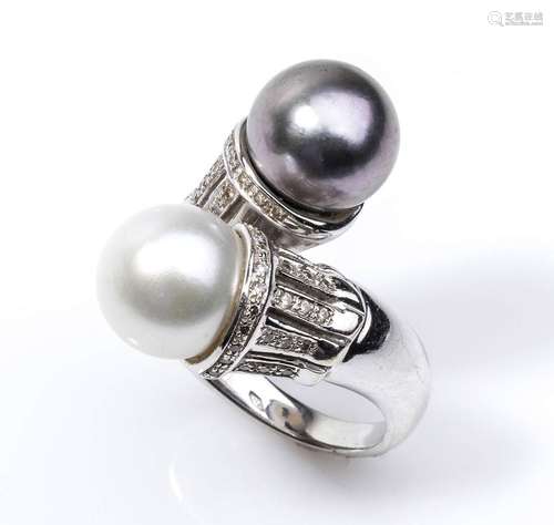 Gold pearl and diamond contrarié ring 18k white gold, contra...