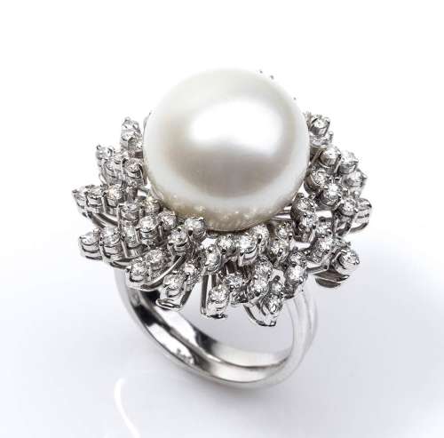 Gold, pearl and diamonds ring 18k white gold, with central A...