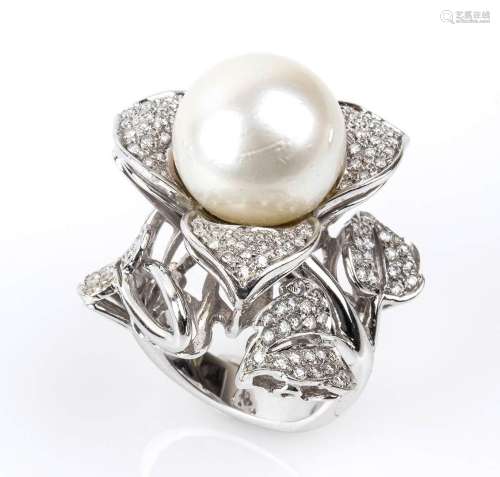 Gold, Australian pearl and diamonds ring18k white gold, in t...