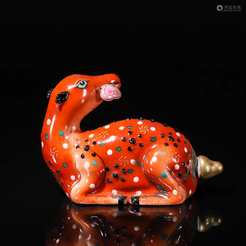 A deer shaped  porcelain snuff bottle