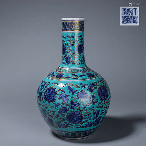 A green ground blue interlocking flower porcelain tianqiupin...