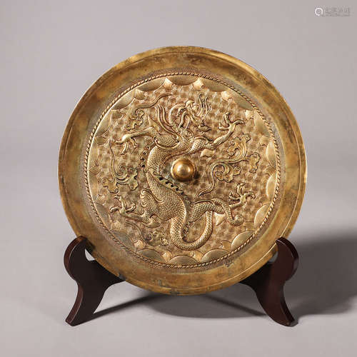 A dragon patterned gilding copper mirror