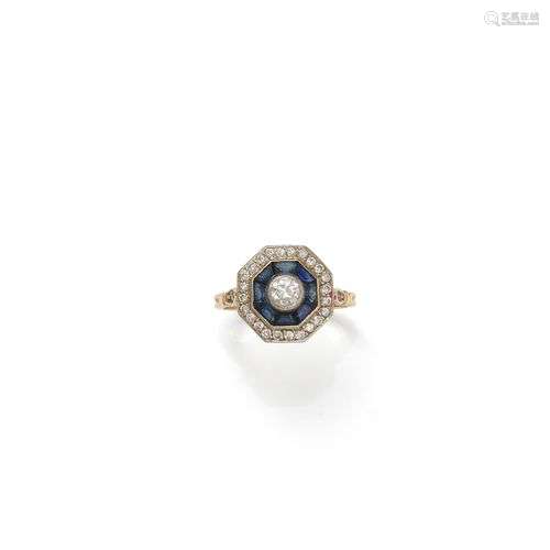 Bague en or deux tons 18K (750/1000) composée d'un diamant c...