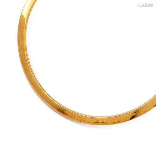 Collier torc rigide en or jaune 18K (750/1000) s'ouvrant sur...