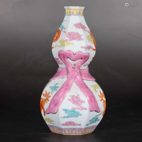 chinese famille rose porcelain gourd-shaped vase