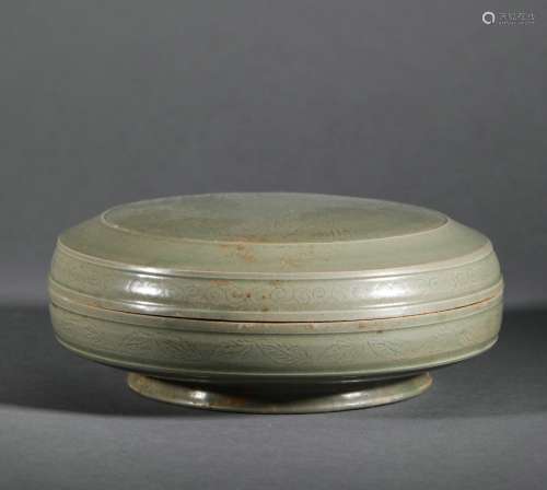 chinese celadon porcelain box with lid