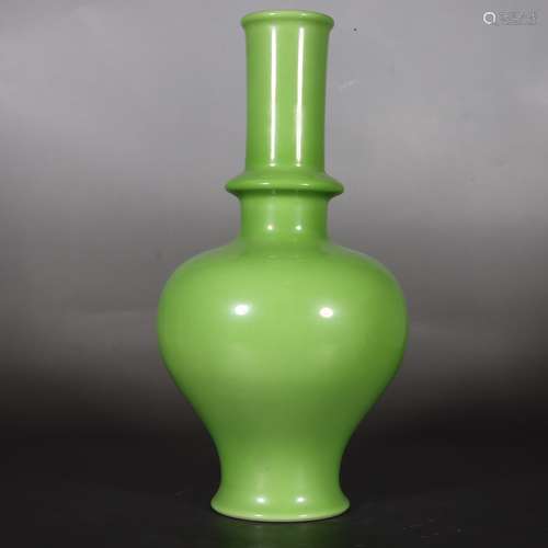 chinese apple-green glazed porcelain bottle vase