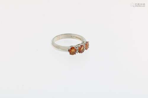 Witgouden ring, diamant & oranje saffier