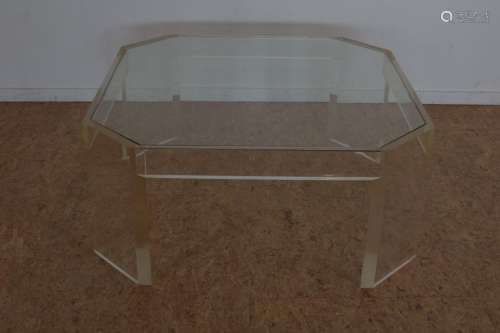 Plexiglazen salontafel met glazen blad