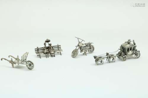 4 zilveren miniaturen, wo motorfiets