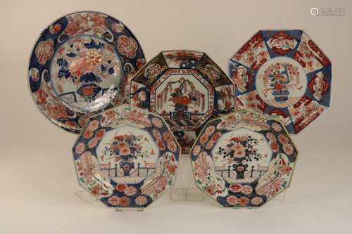 Lot van 5 Imari borden