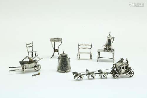 Lot van 8 zilveren miniaturen, 20e eeuw