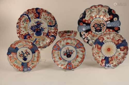 Lot van 5 Imari borden en kom