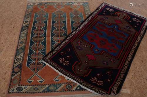 Lot van 2 tapijten, Kazak 147 x 81 cm