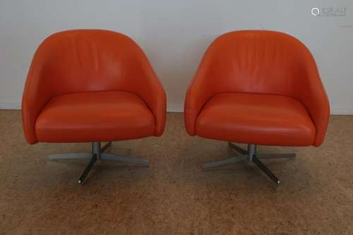 Stel clubfauteuil in oranje leer