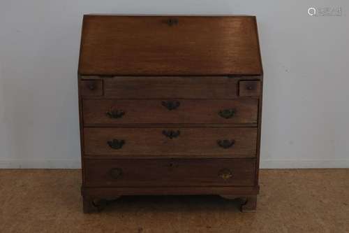 Eiken bureau met schuine schrijfklep