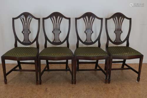 Serie van 4 Hepplewithe-stijl stoelen