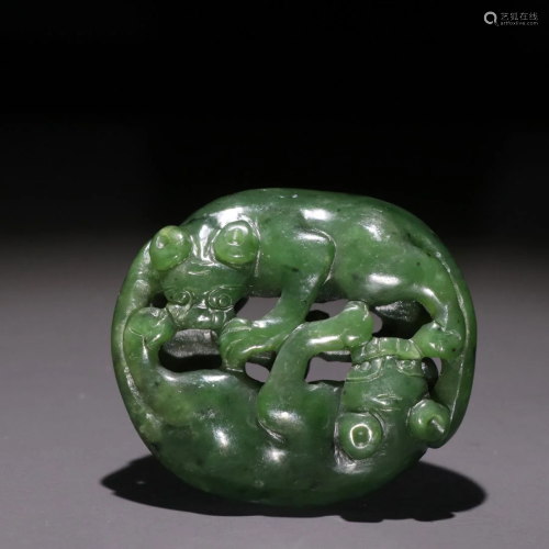 A JASPER JADE CARVING PENDANT OF DOUBLE BEASTS