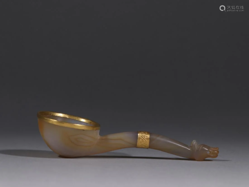 A GILT SILVER DECORATED AGATE CARVING SPOON