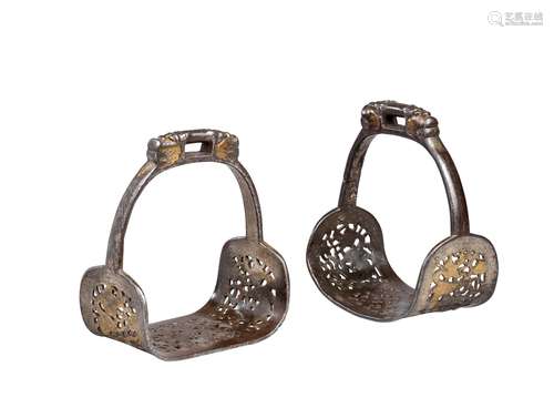 Ⓦ A PAIR OF DECORATED TIBETAN STIRRUPS^ 17TH/18TH CENTURY