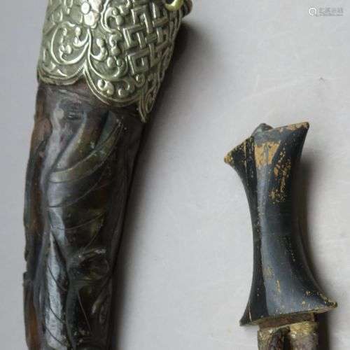 ‡ A NORTH AFRICAN DAGGER AND A SILVER-MOUNTED HORN