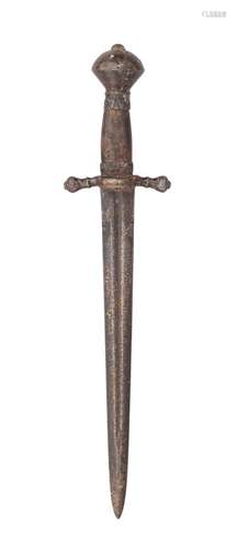 Ⓦ A GERMAN LEFT-HAND DAGGER^ EARLY 17TH CENTURY