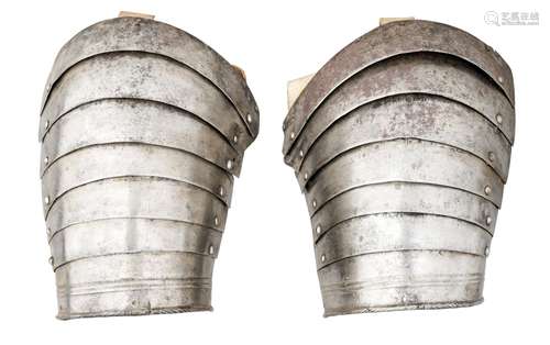 Ⓦ A PAIR OF GERMAN SPAUDLERS^ CIRCA 1560-80