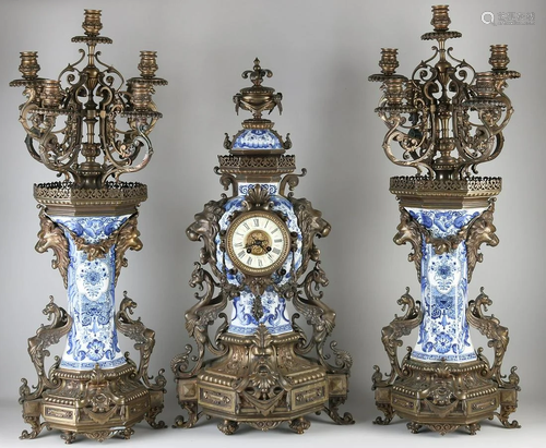 Capital antique bronze clock set with Delft blue