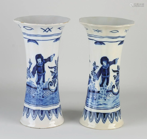 Two Delft fayence vases with chinoiserie decor + bottom