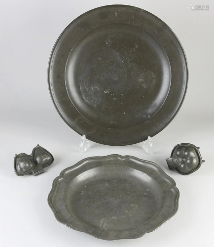 Four parts antique pewter. Among other things; two rare