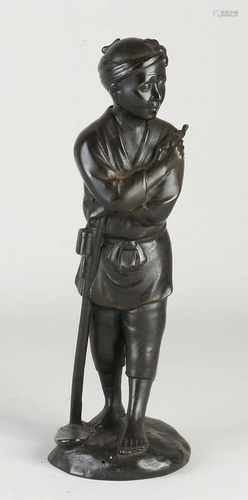 Chinese or Japanese bronze figure. 19th century. Man