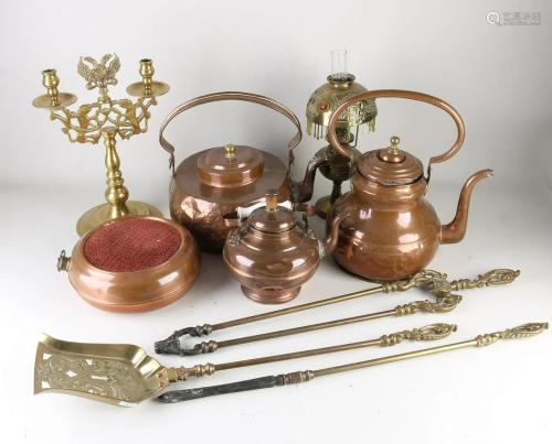 Lot of various antique copperware. Among other things;