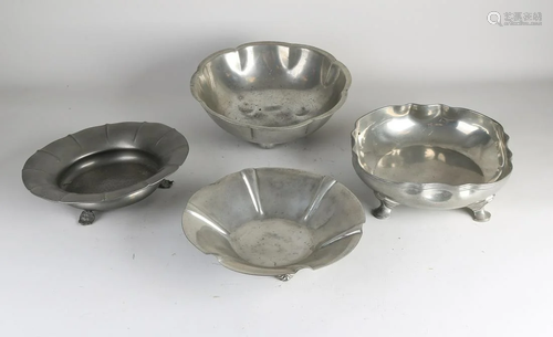 Four Dutch pewter dishes. Among other things; Tiel,