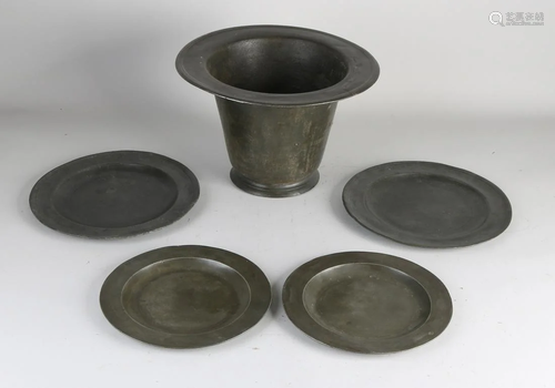 Five parts antique pewter. 18th - 19th century. 1x