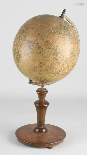 Antique Dutch globe. Circa 1900. By Dr. R. Neuse