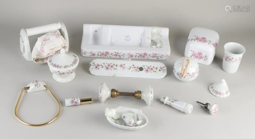 Thirteen-piece 'Porcelain de Paris' porcelain toilet