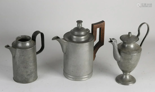 Three early 19th century pewter pitchers. Dimensions: