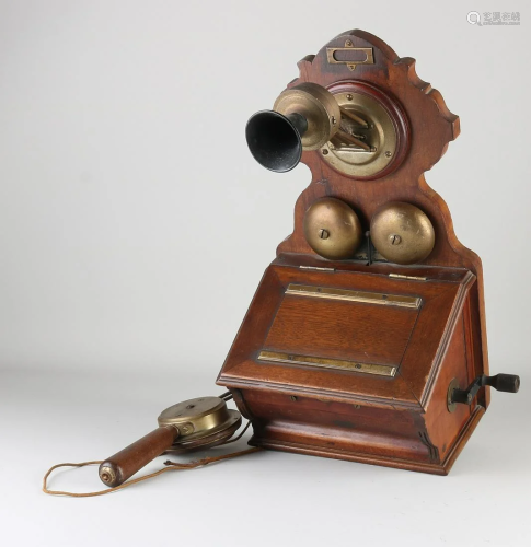 Antique walnut telephone. Siemens & Haiske AG Circa