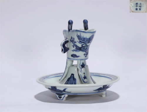 A set of blue and white dragon jazz cups in Xuande in