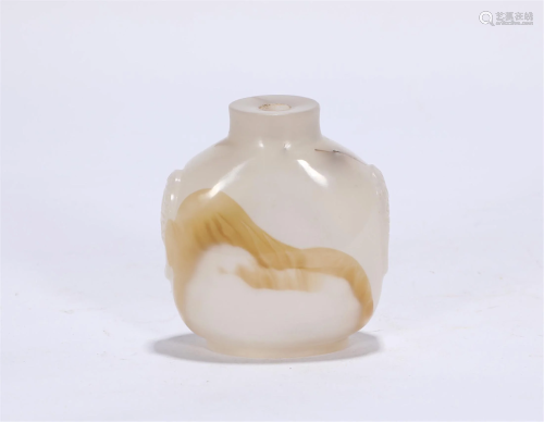 A Carved Agate Snuff Bottle Qing Style