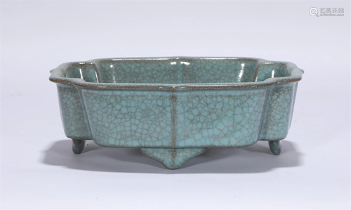 A Guan-ware Jardiniere Qianlong Style