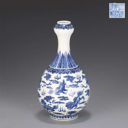 A Blue and White Garlic Head Vase