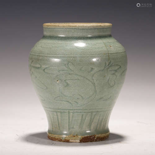 An Incised Longquan Celadon Glazed Jar