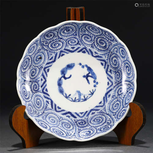 A Blue and White Floral Scrolls Lobed Bowl