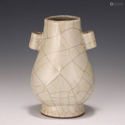 A Ge-ware Arrow Vase