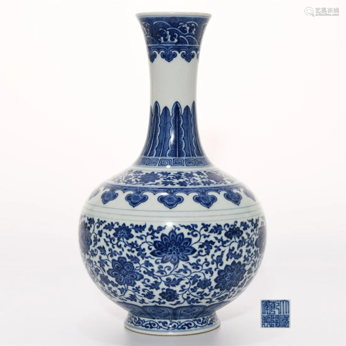 A Blue and White Decorative Vase Qianlong Mark