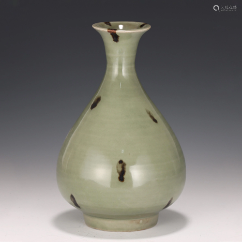 A Celadon Glazed Tobi Seiji Yuhuchunping